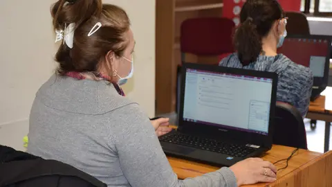 Mujeres en anteriores cursos formativos impulsados por Cáritas