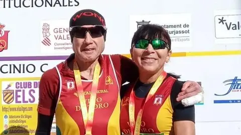 Los atletas del Vino Toro Caja Rural Mª José Tomazy José Luis Posado durante el Campeonato de España 50 km de Burjassot, Valencia