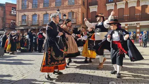 La Asociación Las Candelas celebra su día grande en Benavente