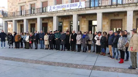 Subdelegación y Ayuntamiento de Zamora guardan un minuto de silencio ante el nuevo caso de violencia de Género