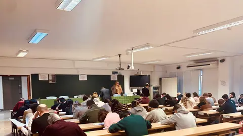 Exámenes en la sala de la UNED de Zamora