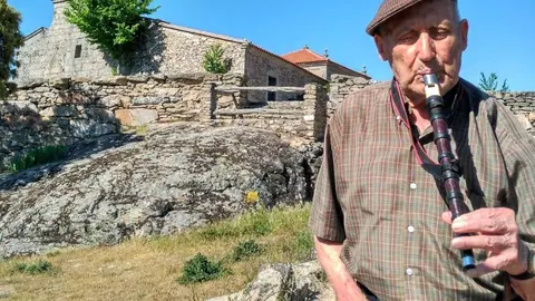 Manuel Trufero, el tamborilero de Argañín