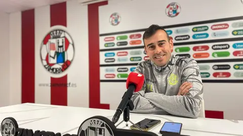 Yago Iglesias en rueda de prensa. Imagen cedida por el Zamora CF