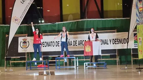 Sara Herrero en el segundo cajón del podio