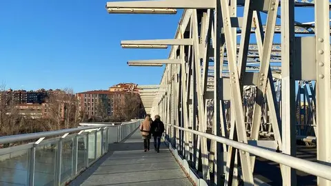 Mujeres pasean en Zamora