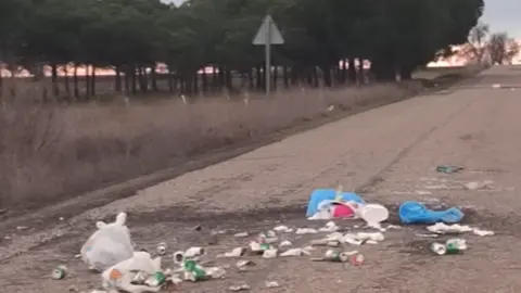 Basura en la carretera
