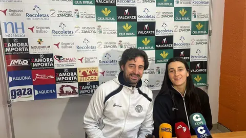Ricardo Vasconcelos y Sara Castro en rueda de prensa