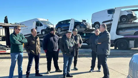 Prada con miembros de la Junta Directiva de Asetramdiza