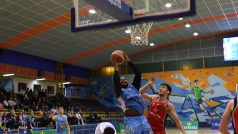 Jornada 18 -Liga LEB Plata entre el Zamora Enamora y el Enerparking Basket Navarra _5