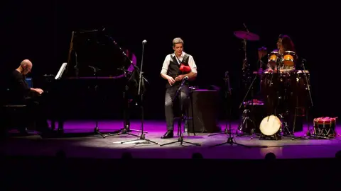 El artista asturiano en el teatro Latorre