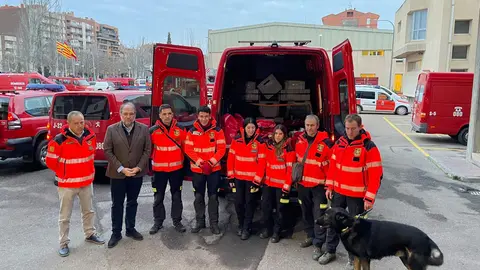 Bomberos del Ayuntamiento de Zaragoza antes de partir rumbo a Turquía. Fotografía: BZGZbomberos
