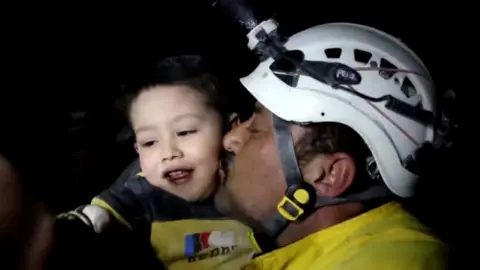 Rescate de un niño en Turquía