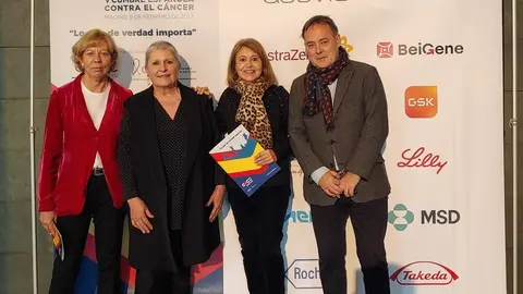 La presidenta de GEPAC (Grupo Español de Pacientes con Cáncer) Begoña Barragán y la presidenta de AZAYCA, la Asociación Zamorana de Ayuda Frente al Cáncer, acompañadas de la Presidenta de la SEOM( Sociedad Española de Oncología Médica ) Dª Enriqueta Felip y el vicepresidente de  la SEHH( Sociedad Española de Hematología  y Hemoterapia) D. Armando López