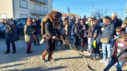 El atenazado de San Vicente de la Cabeza, durante el desfile del III Encuentro de Rituales Ancestrales en Bemposta. Fotografía: CEDIDA