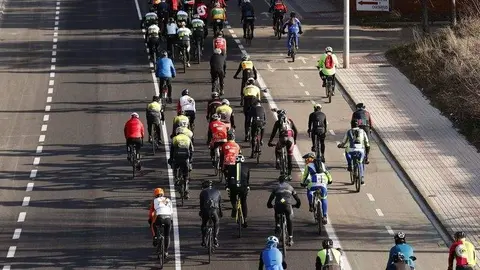 Ciclistas Salamanca vía Salamancartvaldia.es Imagen de archivo