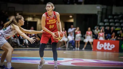 Jelena Antic con la Selección de Macedonia del Norte