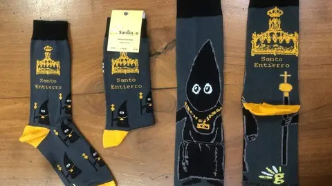 Nuevos modelos de los calcetines sobre la Semana Santa zamorana. Fotografía: Santiago Textil