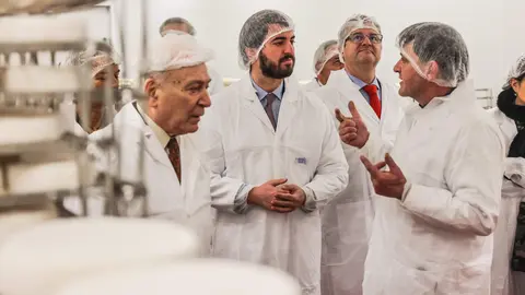 García-Gallardo en su visita a la planta de Reny Picot