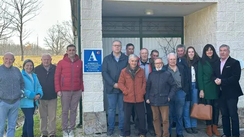 Prada en la visita al albergue de Asturianos