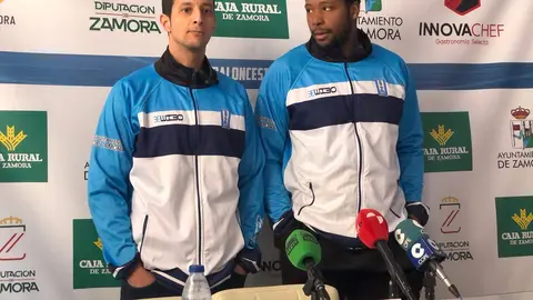 Saulo Hernández y Evans en la sede del CB Zamora