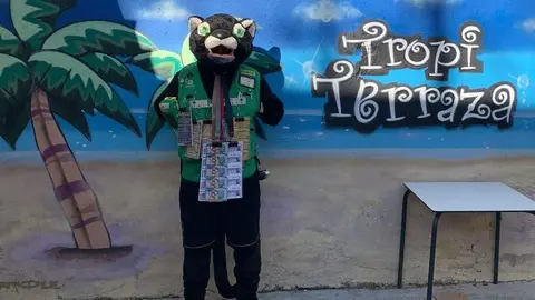 El vendedor de la ONCE disfrazado en el bar Tropical