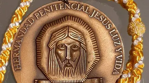 Nuevo cordón de la Hermandad Penitencial de Nuestro Señor Jesús de Luz y Vida