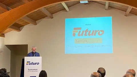 Javier Benavente presentando FUTURO