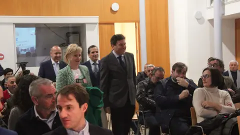 Presentación medidas de apoyo empresarial ICE de la Junta con al presencia del consejero Carlos Fernández Carriedo y la delegada territorial Leticia García