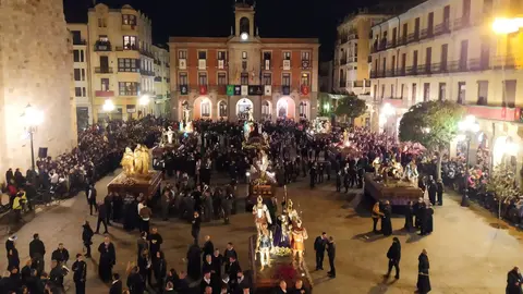 salida del Vulgo Congregación desde la plaza mayor