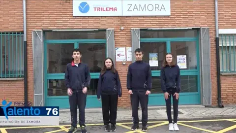 Alumnos del Colegio Trilema