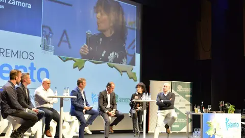 Mesa coloquito de los Premios Talento