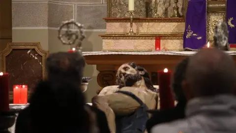 El Yacente celebra su segundo Vía Crucis (3)