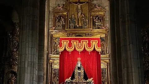 La Tuna Universitaria canta a la Virgen de la Soledad (4)