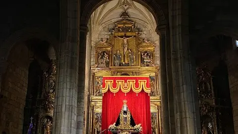 La Tuna Universitaria canta a la Virgen de la Soledad (5)