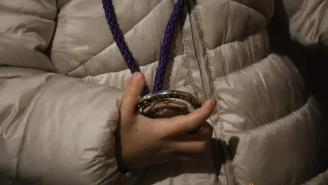 Imposición de medallas a los nuevos hermanos y damas de Jesús Nazareno vulgo Congregación (12)