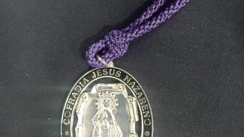 Cordón morado para acompañar a la Virgen de la Soledad