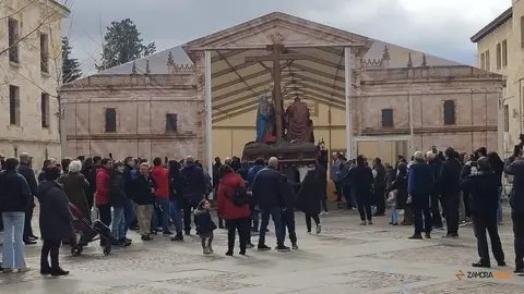 Traslado pasos Santo Entierro a la carpa