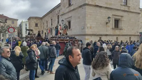 Traslado pasos Santo Entierro a la carpa