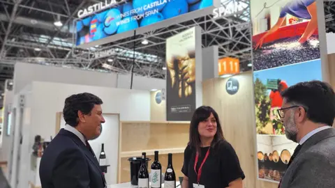 El consejero de Economía y Hacienda, Carlos Fernández Carriedo, en la Feria ProWein de Alemania