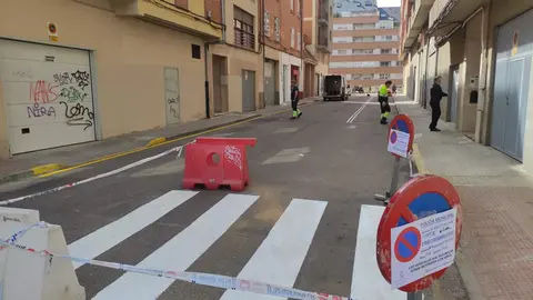 Calle Clavel sin aparcamientos en uno de sus laterales