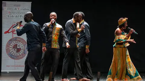 Actuación del grupo de góspel africano Aba Taano