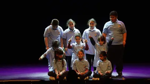 Grupo de alumnos en una de sus coreografías