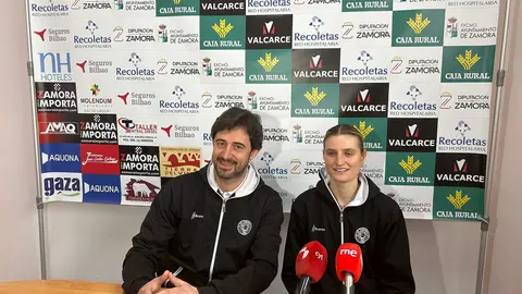 Ricardo Vasconcelos y Alina Hartmann en rueda de prensa. Imagen CD Zamarat