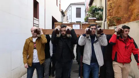 Traslado solidario andas Luz y Vida