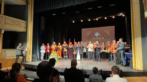 El teatro Latorre acoge la gala homenaje 35 aniversario Protección Civil de Toro (1)