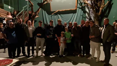 Entrega distintivos de la Hermandad en el último ensayo de las bandas