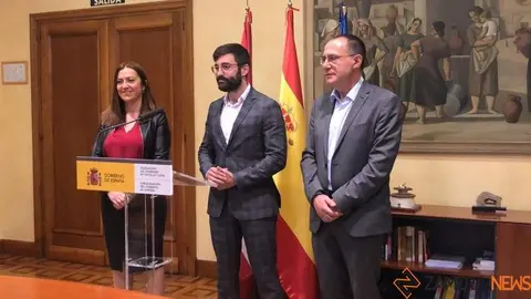 Virginia Barcones y el director del IDAE