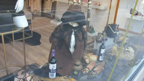 Escaparates decorados Semana Santa (7)