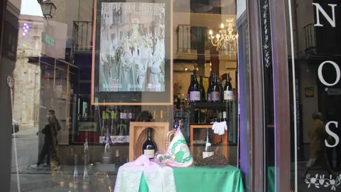 Escaparates decorados Semana Santa (1)