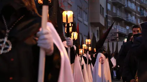 La Tercera Caída sale de San Lázaro ara homenajear a sus fallecidos_18